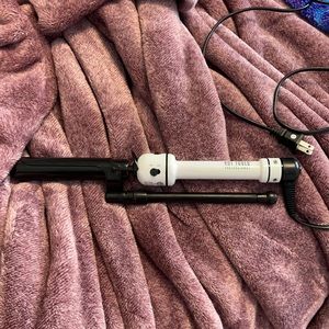Hot tools curling iron